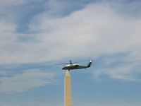 A VH-60 passes the Washington Monument